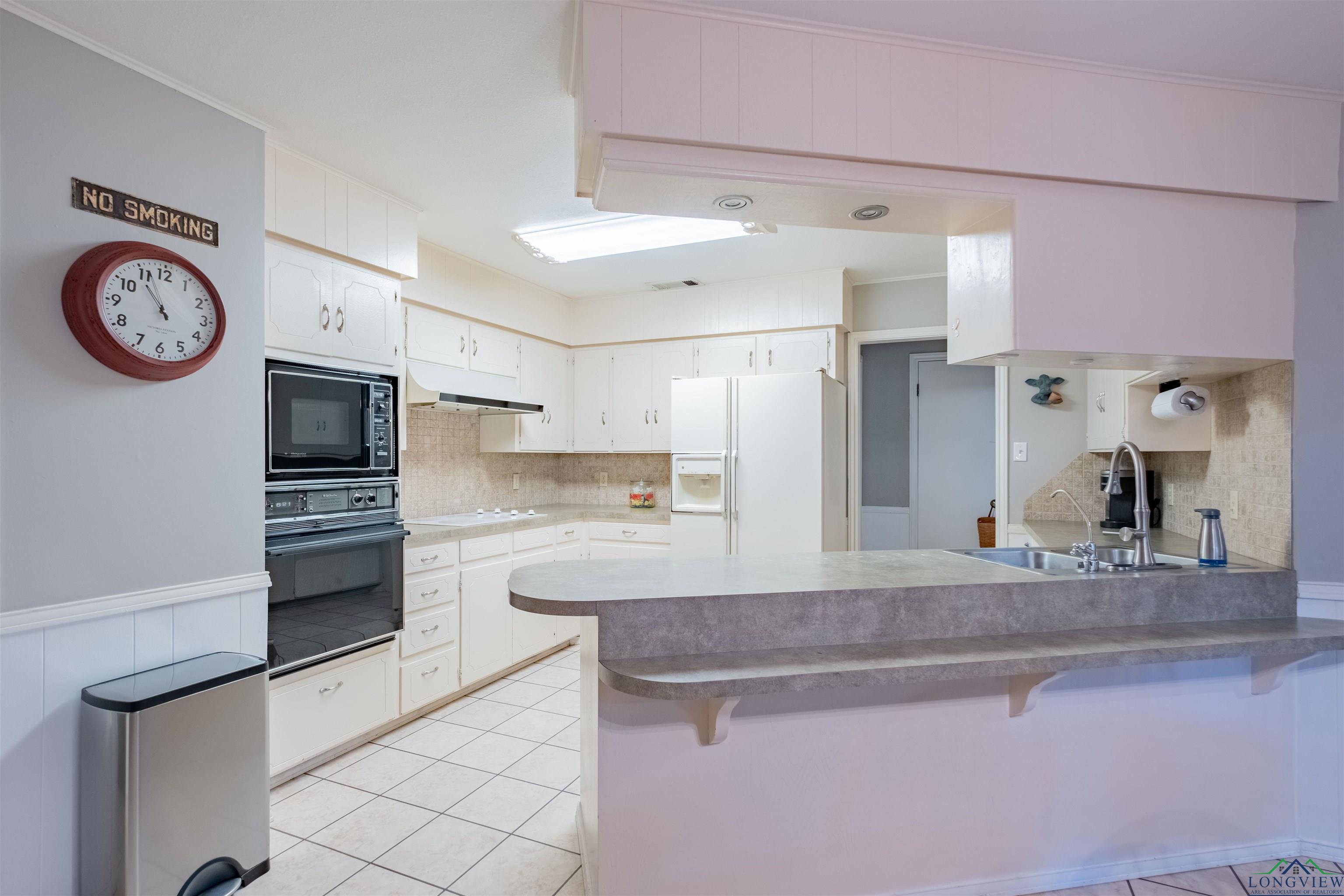 1015 Bel Air Dr, Athens, Texas image 9