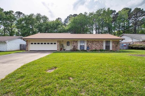 Homes For Sale - 909 Victoria Dr<br/> Gregg County, Longview, TX 75604