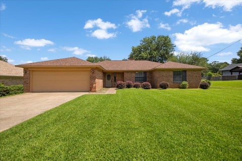 Homes For Sale - 1910 Inglewood St<br/> Henderson, TX 75654