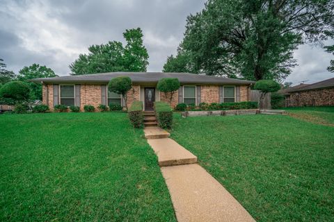 Homes For Sale - 701 Willowood St<br/> Longview, TX 75604