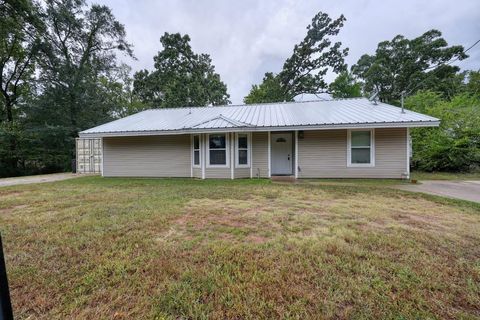 Homes For Sale - 2509 Broadway Boulevard<br/> Kilgore, TX 75662