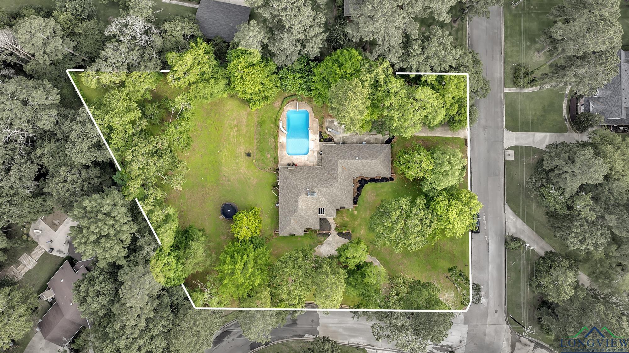 202 Timberlane Dr, Carthage, Texas image 4