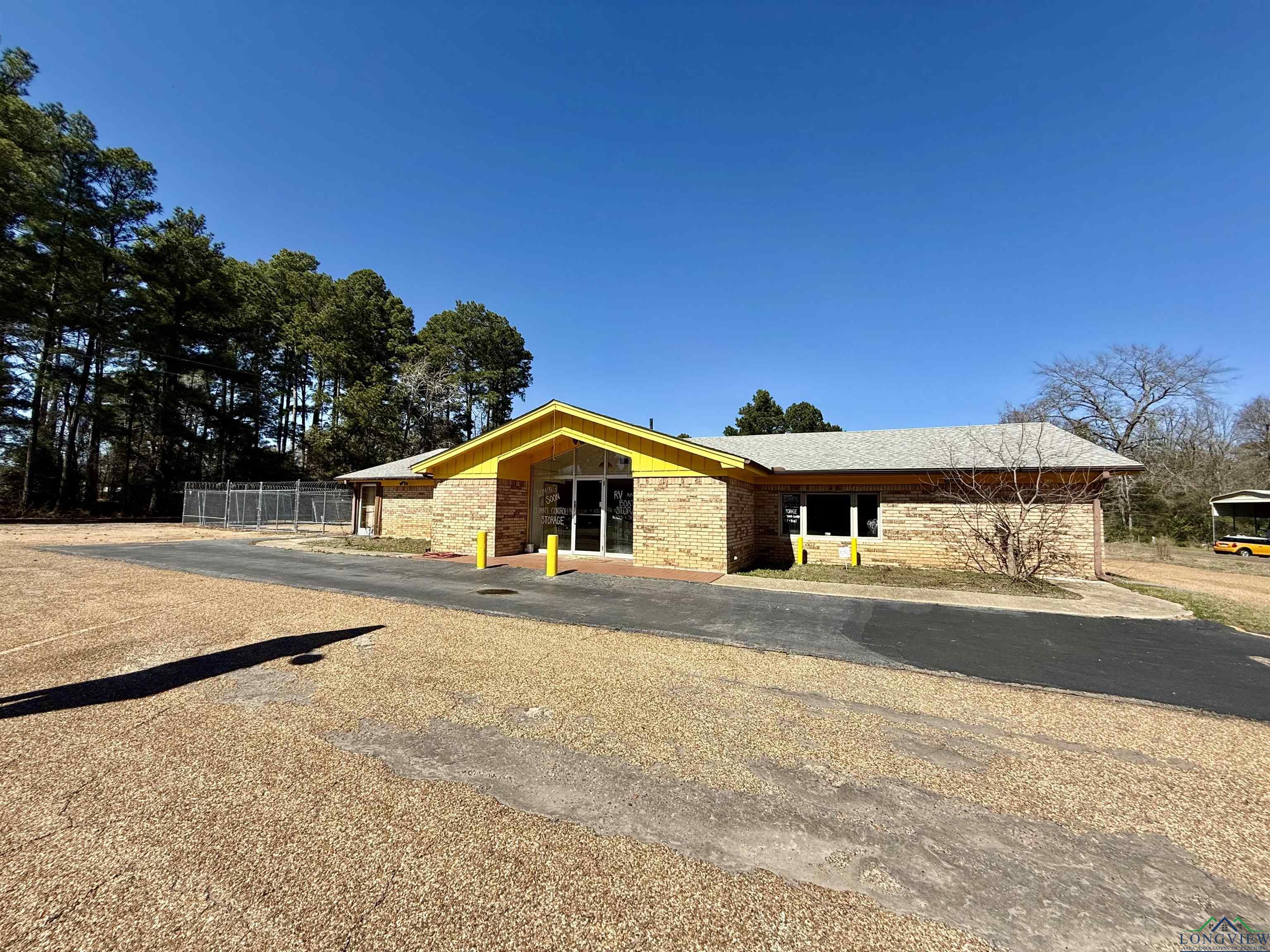 8950 Fm 729 Rd, Avinger, New Mexico image 1