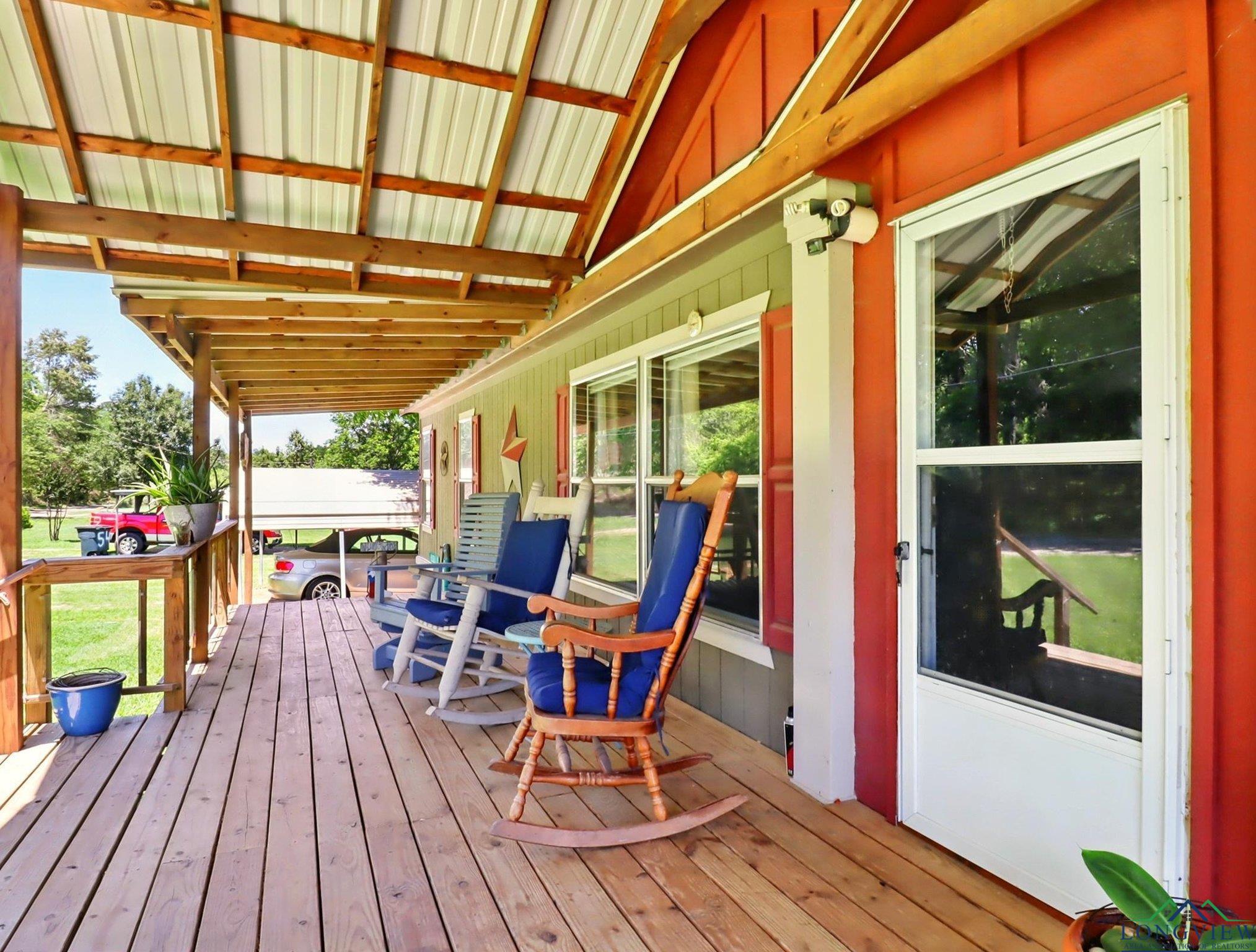112 Melody Dr, Gladewater, Texas image 2