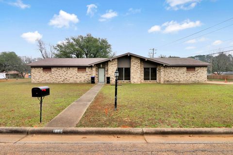 Apartment For Sale - 1900 Clinton St<br/> Longview, TX 75604