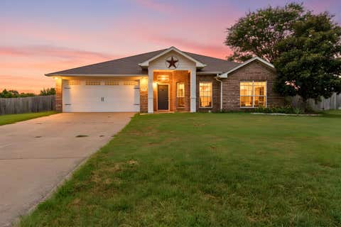 Homes For Sale - 833 Greenwood Circle<br/> Smith County, Lindale, TX 75771