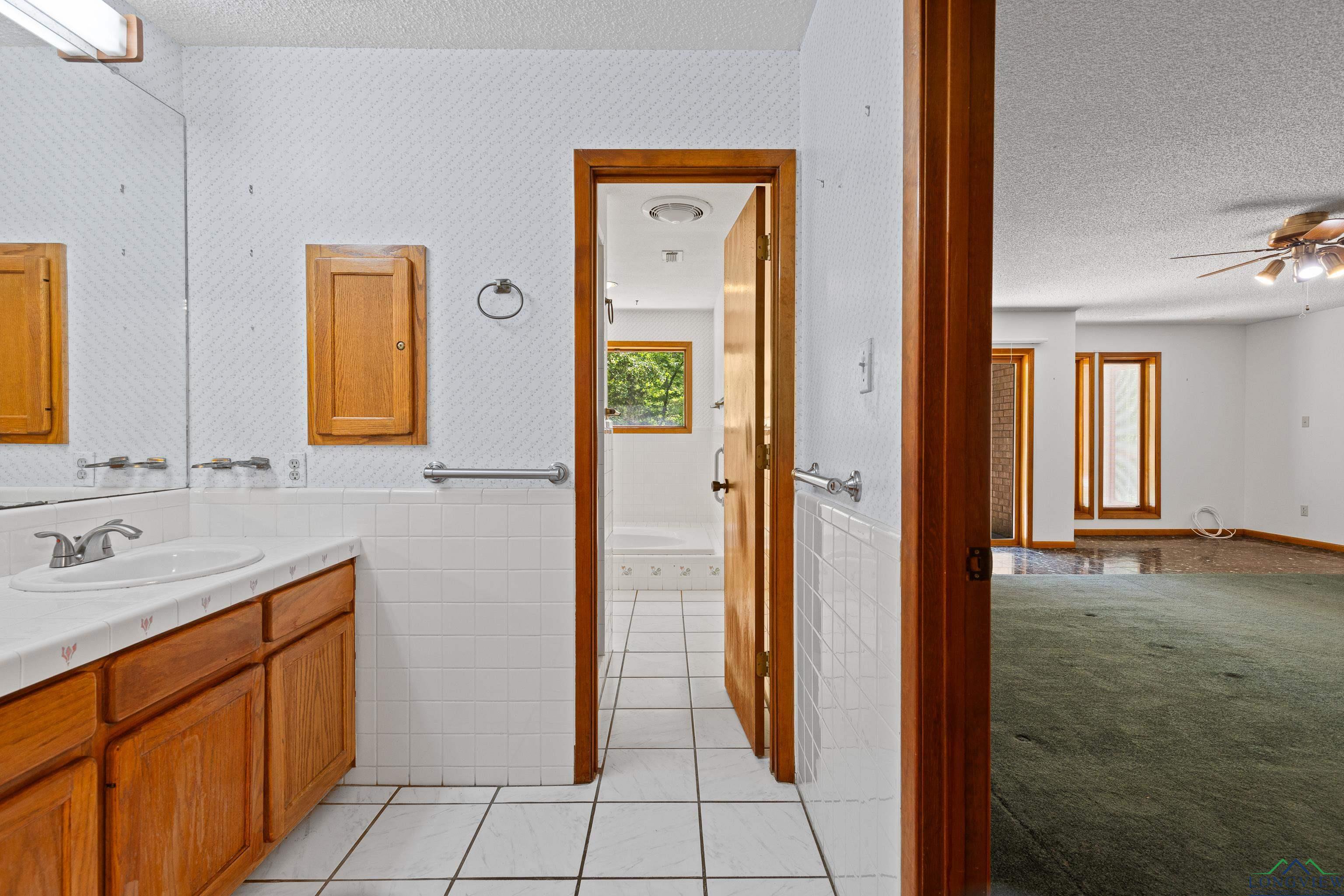 1626 Meadows Ln, Longview, Texas image 12