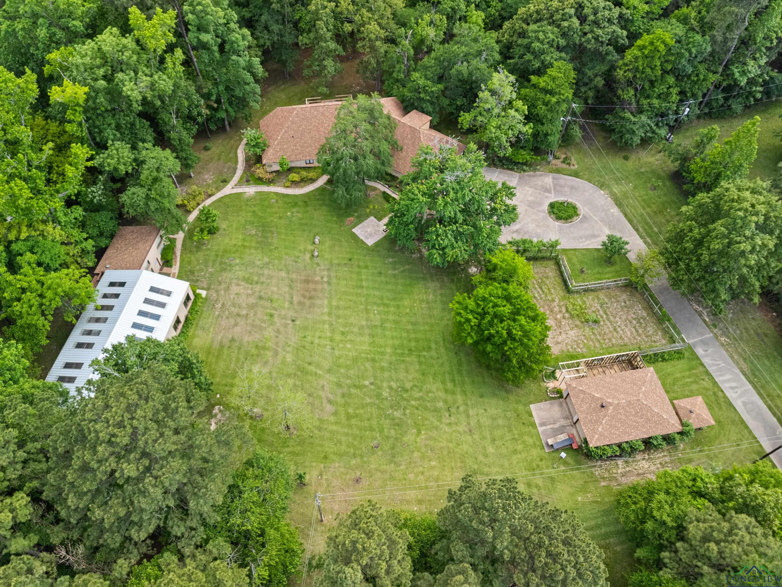1626 Meadows Ln, Longview, Texas image 3
