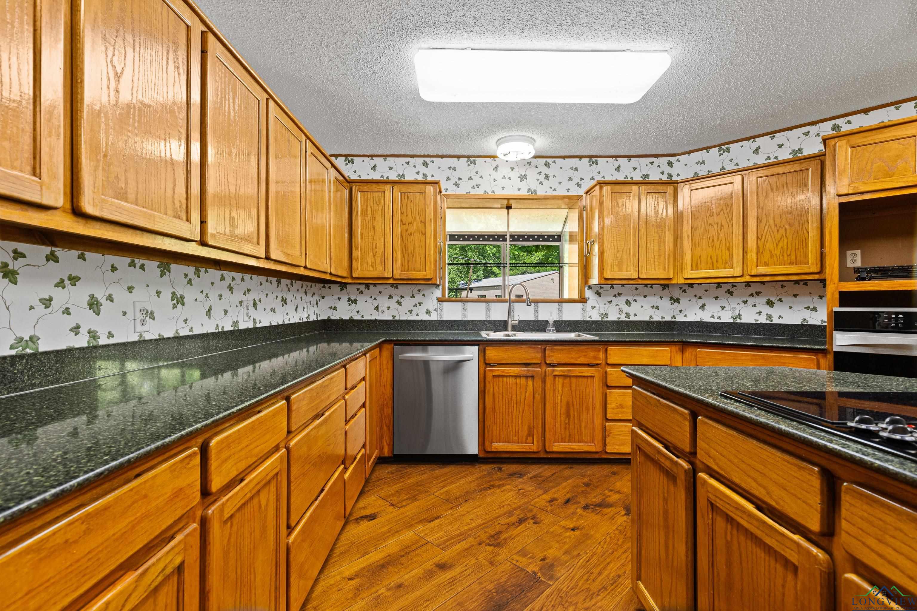 1626 Meadows Ln, Longview, Texas image 9
