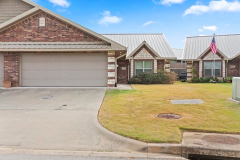 Homes For Sale - 1714 Yosemite Way<br/> Longview, TX 75605