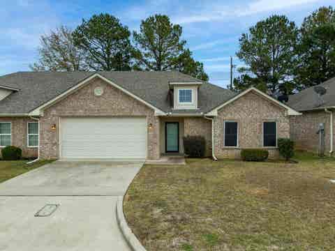 Homes For Sale - 2202 Woodgrove Ln<br/> Longview, TX 75605