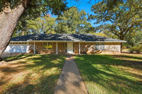 Homes For Sale - 220 Eitelman Ln<br/> Longview, TX 75605