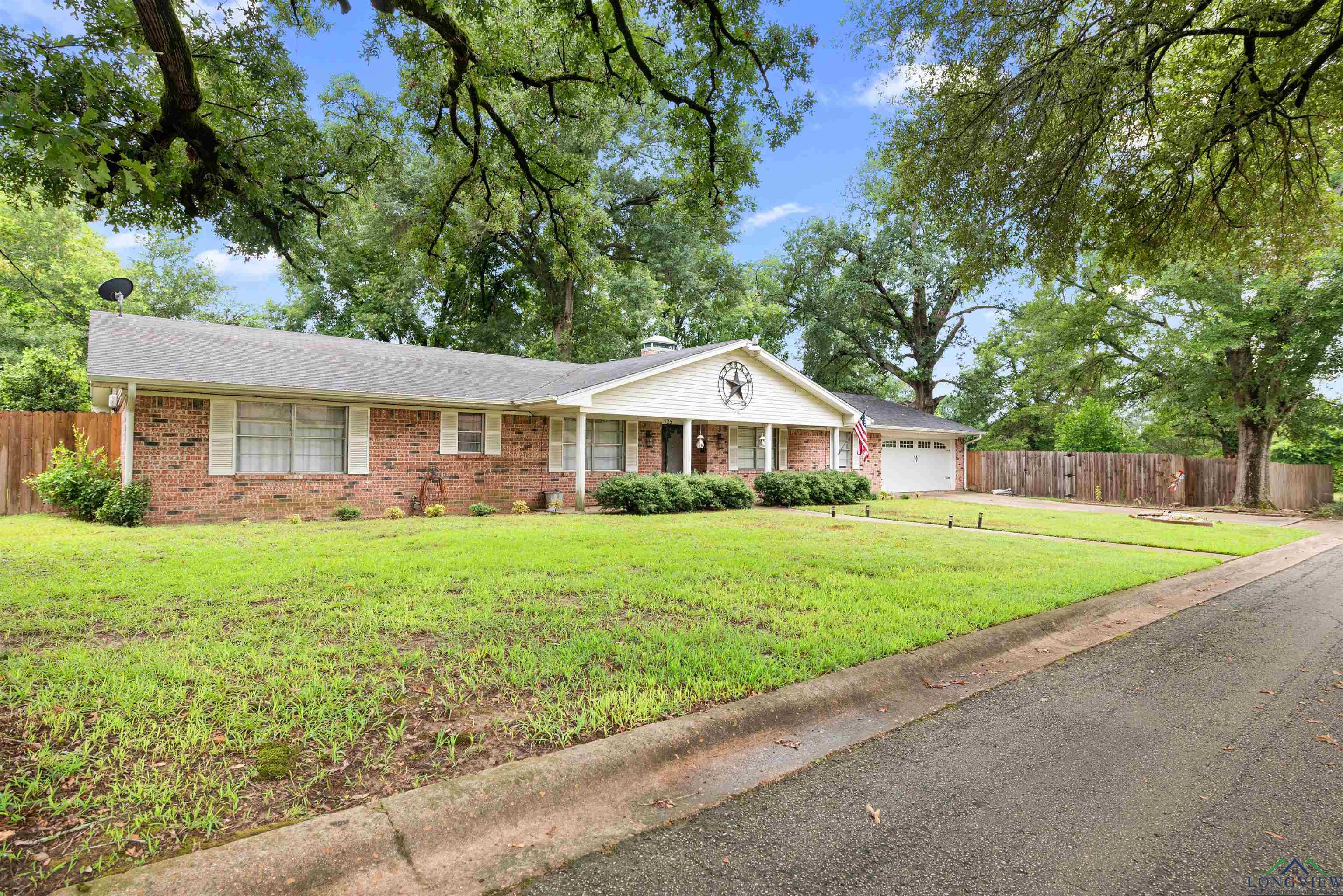 725 W Blair St, Mineola, Texas image 2