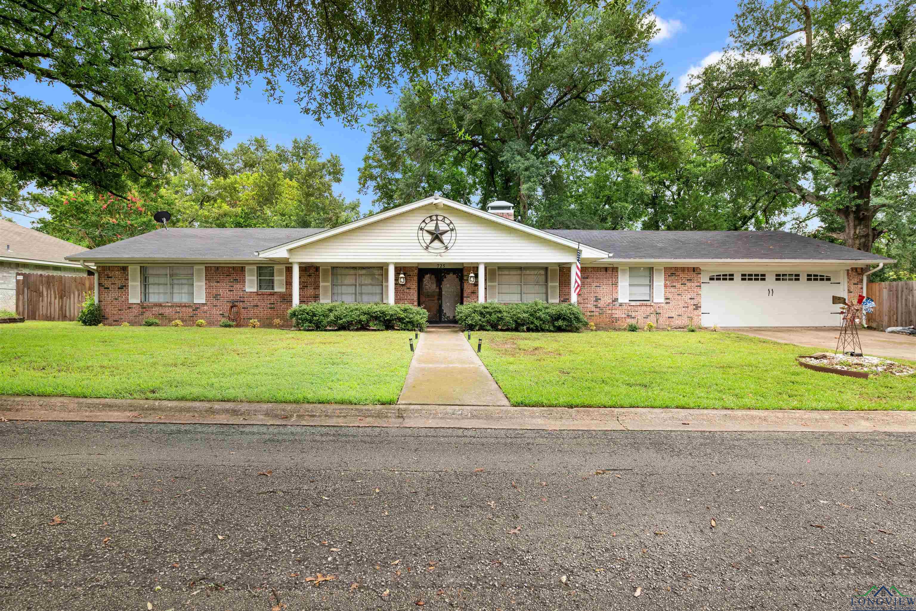 725 W Blair St, Mineola, Texas image 1