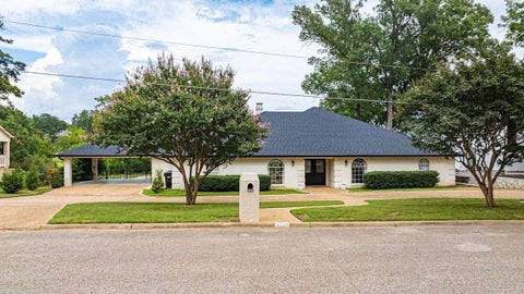 Homes For Sale - 3710 Ben Hogan Drive<br/> Longview, TX 75605