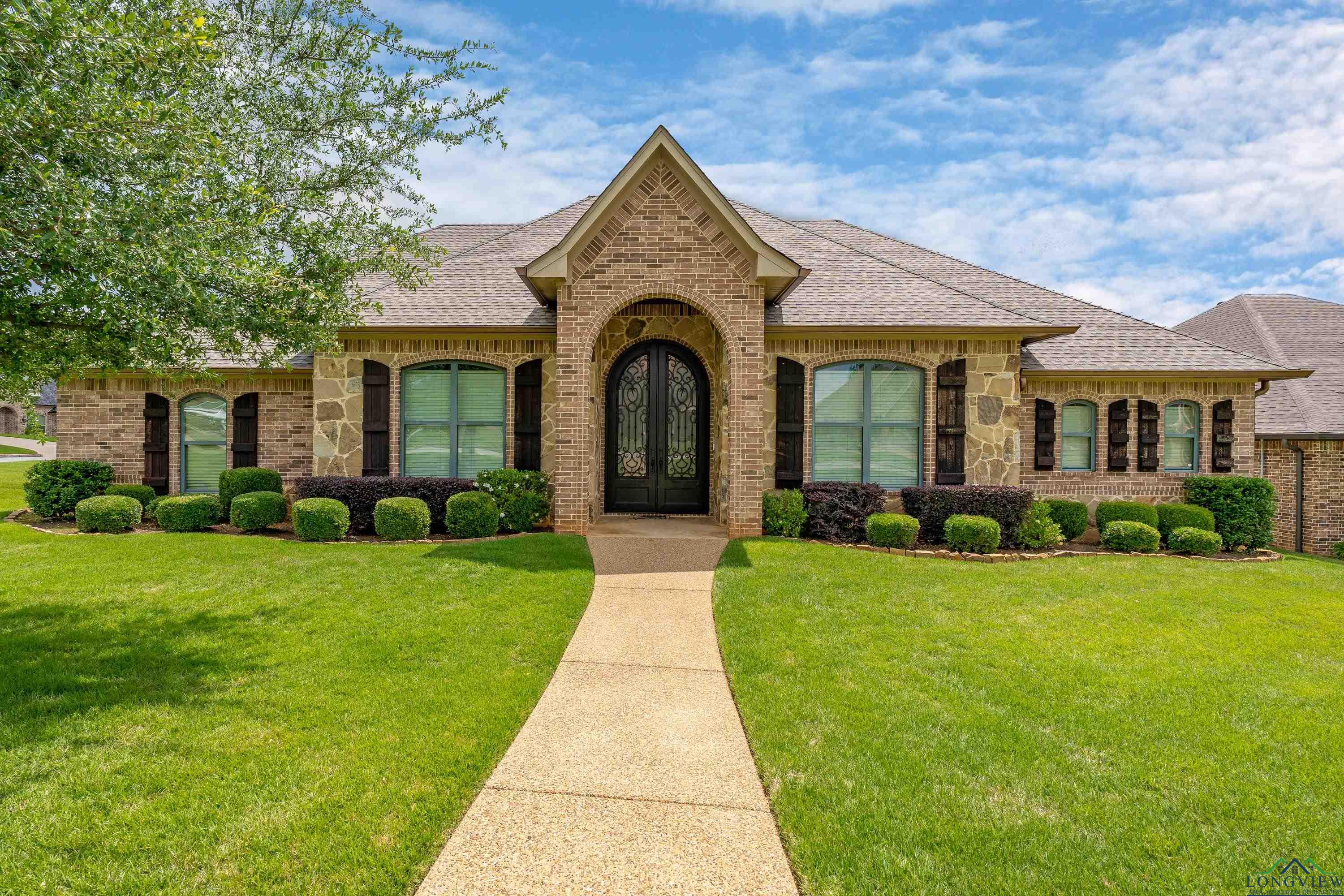 1624 Olympic Dr, Longview, Texas image 2
