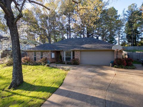 Homes For Sale - 1104 Forest Hill St<br/> Gladewater, TX 75647