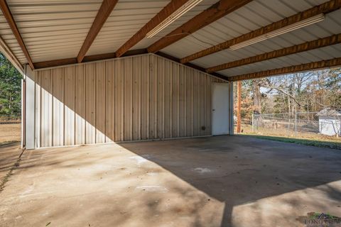 A home in Gladewater