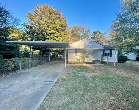 Homes For Sale - 1222 N 10th Street<br/> Longview, TX 75601