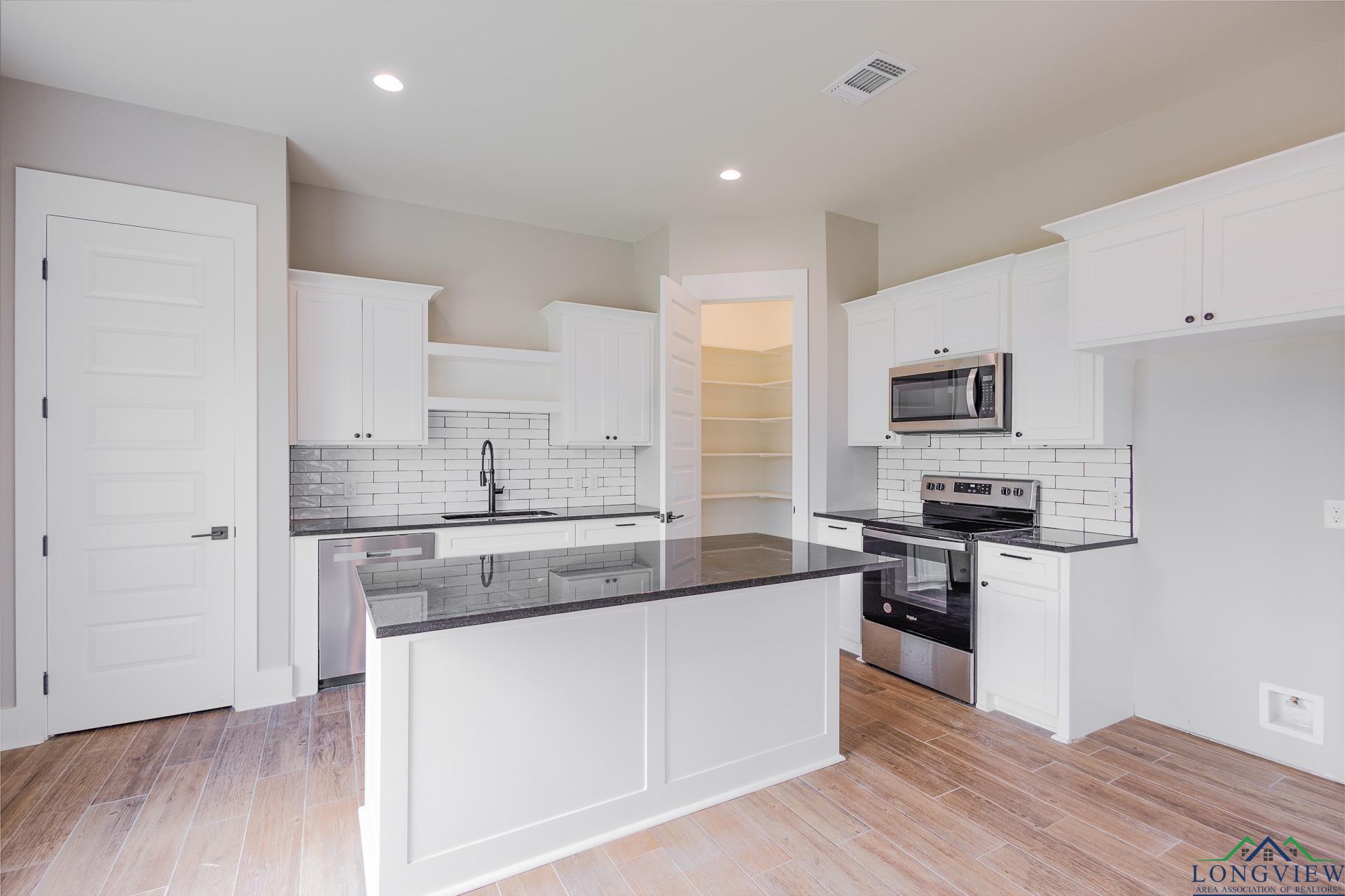 1516 Mahlow Dr, Longview, Texas image 3