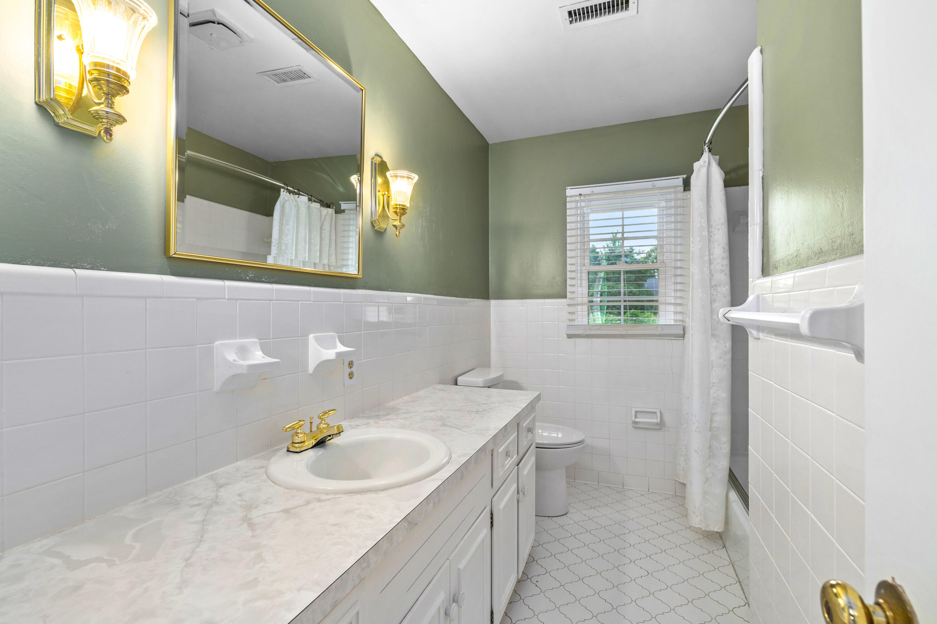 Sumter, South Carolina 29150, United States, 4 Bedrooms Bedrooms, ,3 BathroomsBathrooms,Residential,Pending,189926