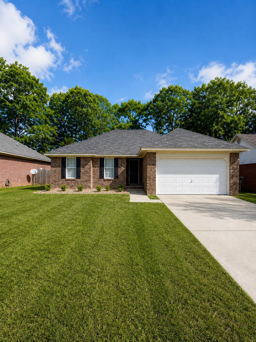 Photo 1 of 16 — 1261 Glastonbury Road, Sumter, SC 29154