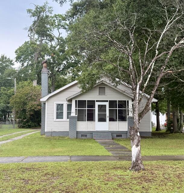 Photo 1 of 14 — 311 W Oakland Avenue, Sumter, SC 29150