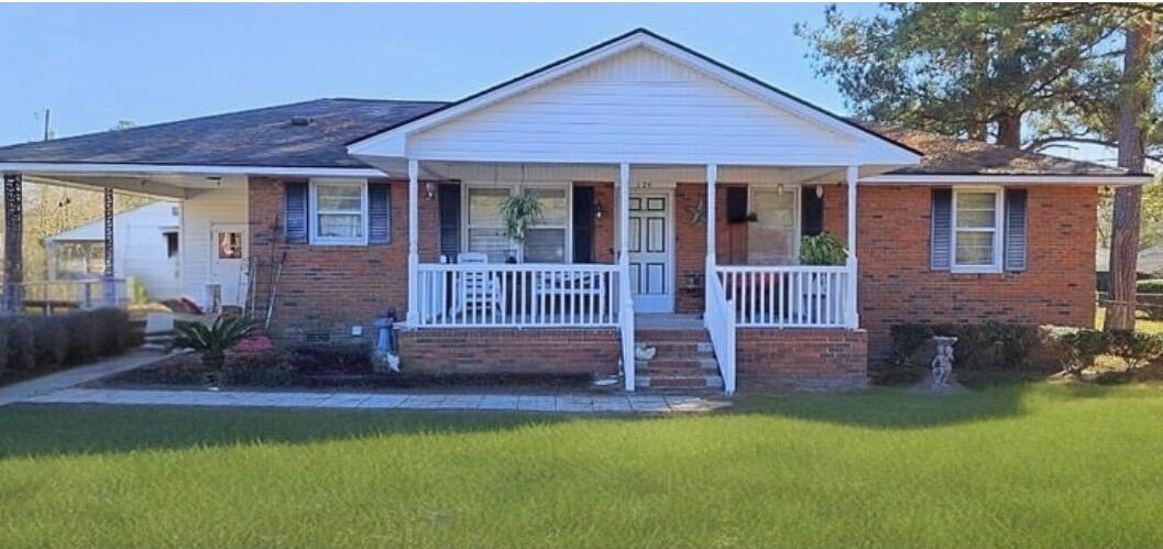Photo 1 of 10 — 126 Hillcrest Street, Manning, SC 29102