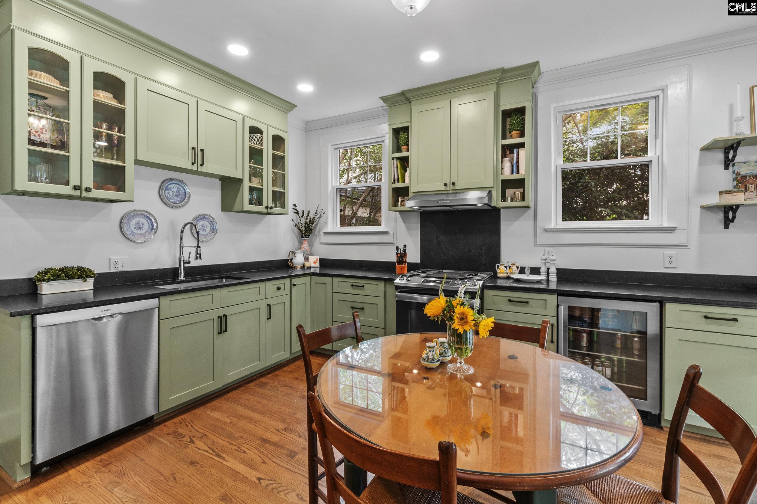 Columbia, South Carolina 29205, United States, 4 Bedrooms Bedrooms, ,4 BathroomsBathrooms,Residential,Pending,37368