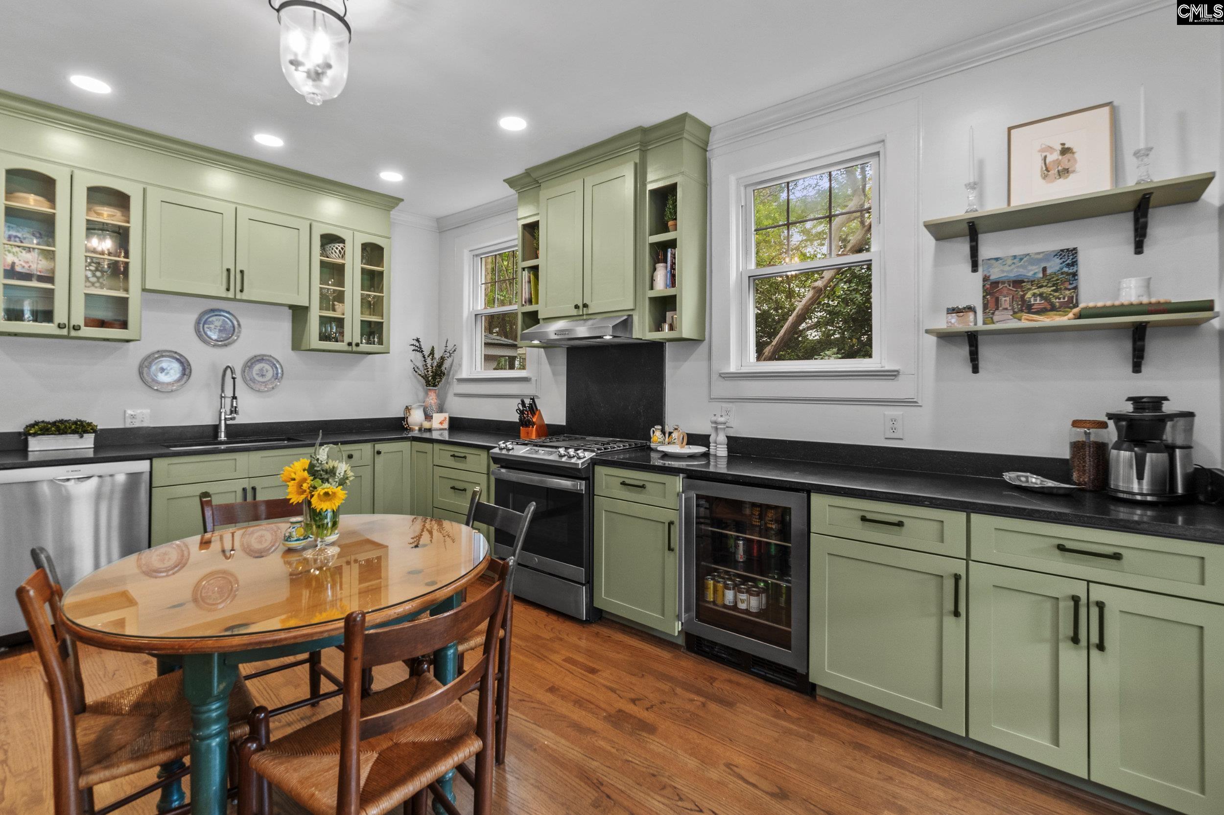 Columbia, South Carolina 29205, United States, 4 Bedrooms Bedrooms, ,4 BathroomsBathrooms,Residential,Pending,37368