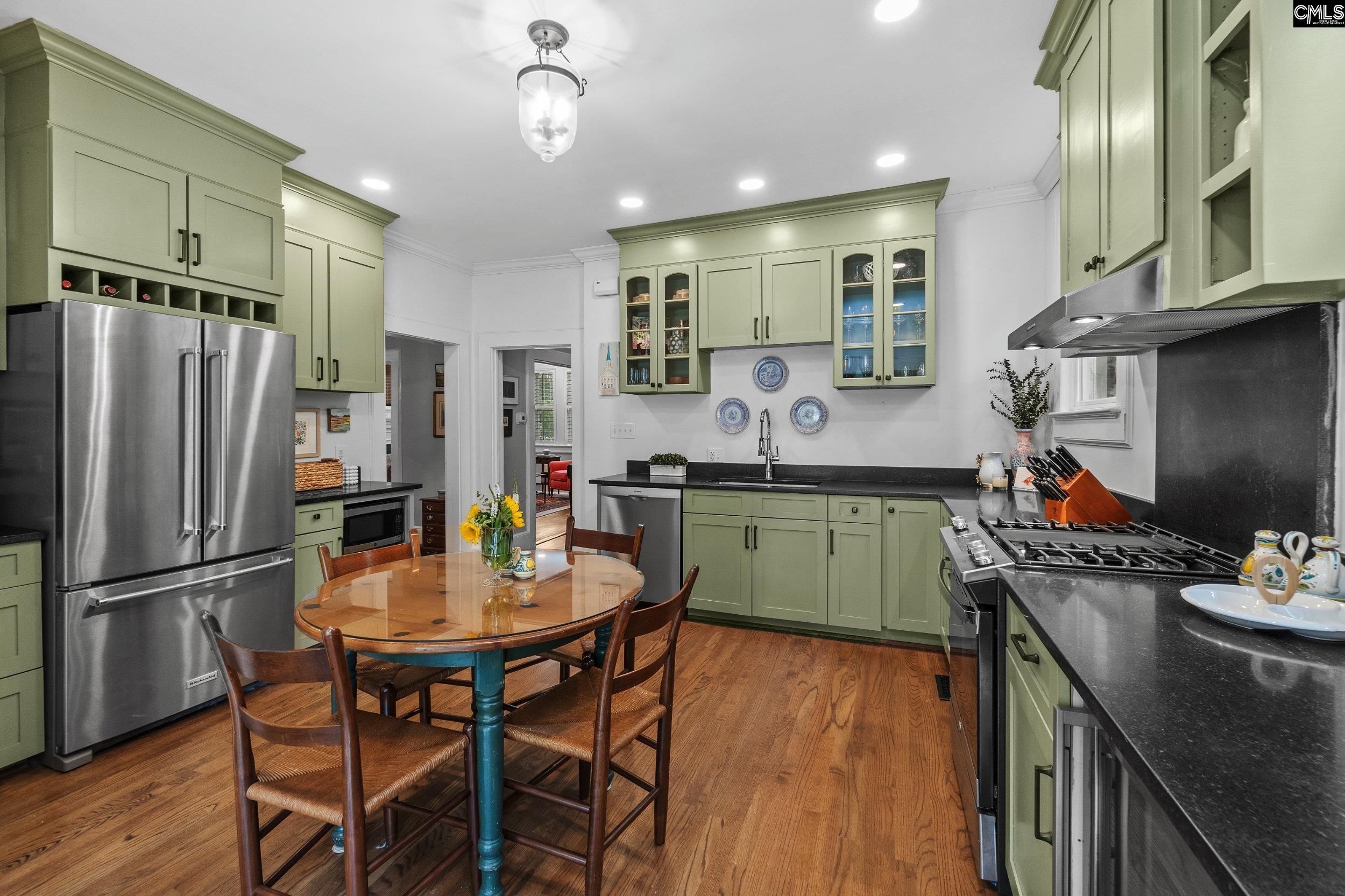 Columbia, South Carolina 29205, United States, 4 Bedrooms Bedrooms, ,4 BathroomsBathrooms,Residential,Pending,37368