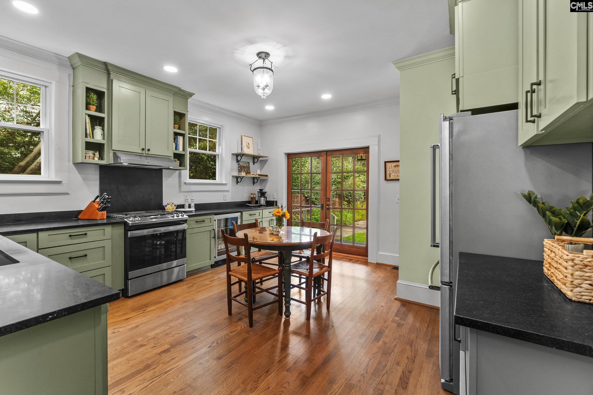 Columbia, South Carolina 29205, United States, 4 Bedrooms Bedrooms, ,4 BathroomsBathrooms,Residential,Pending,37368