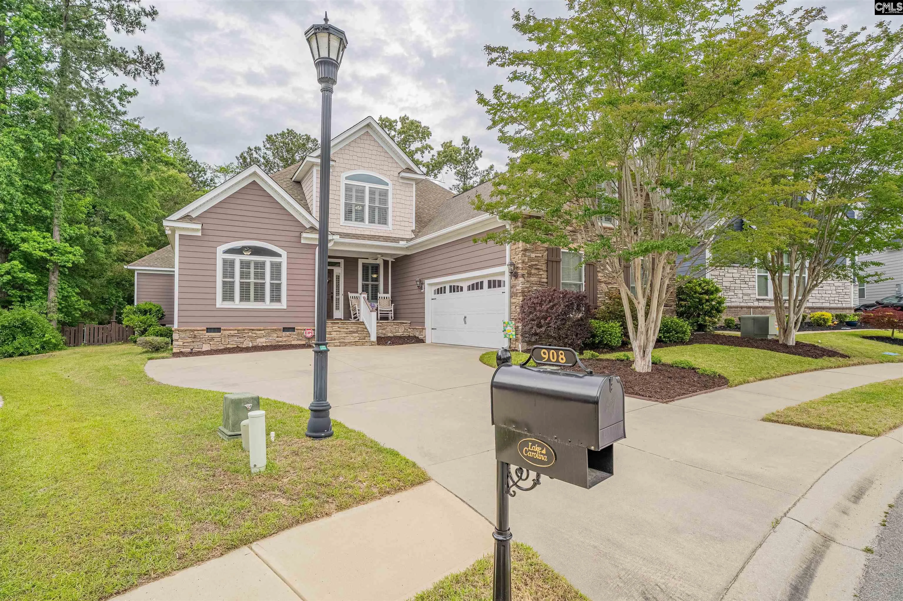 908 Knowles Loop