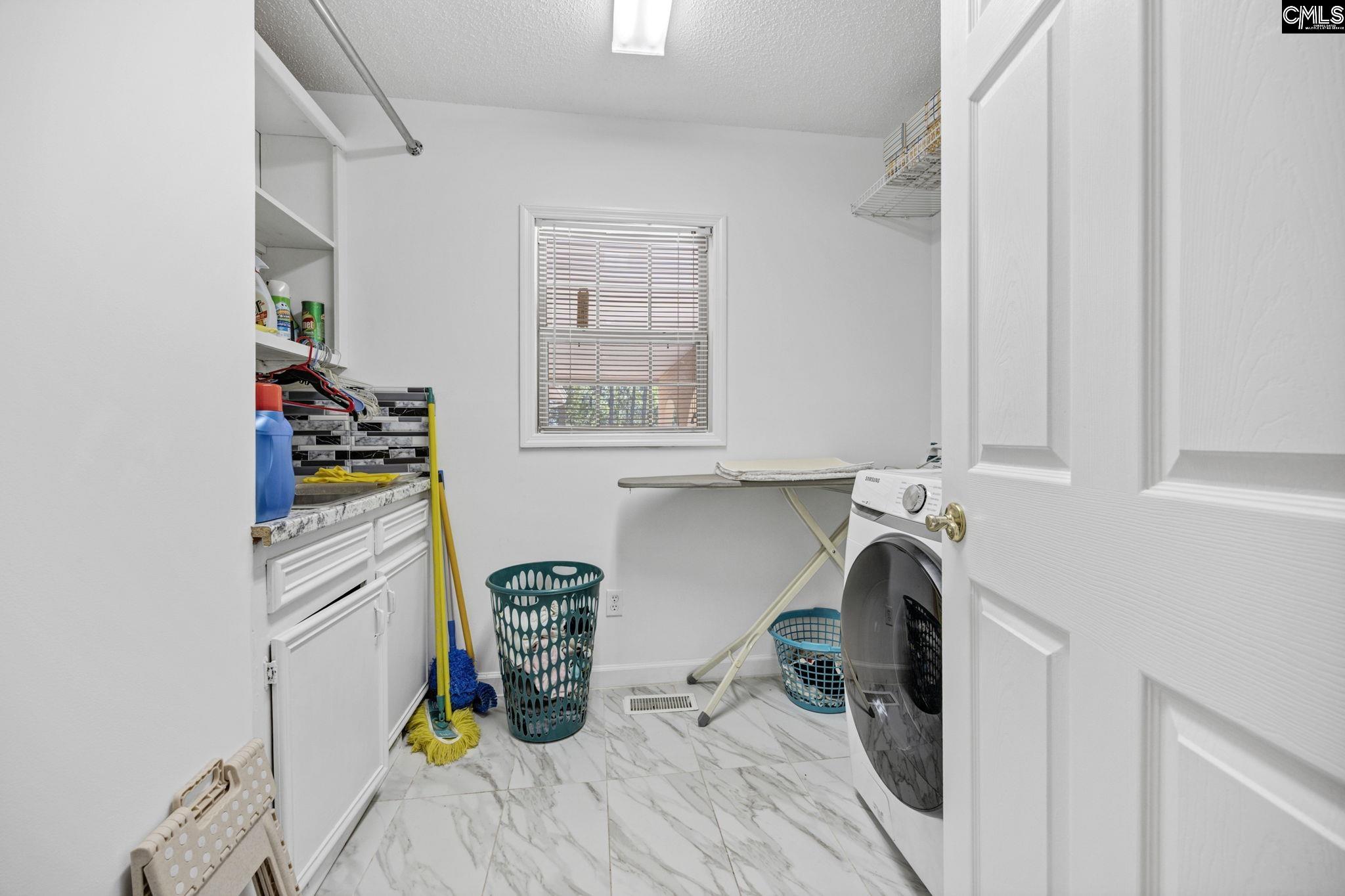 Elgin, South Carolina 29045, United States, 5 Bedrooms Bedrooms, ,4 BathroomsBathrooms,Residential,Active,201065