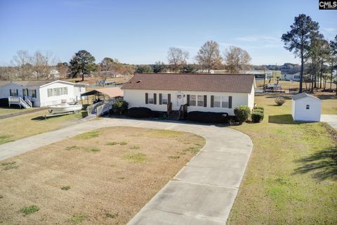 A home in Summerton