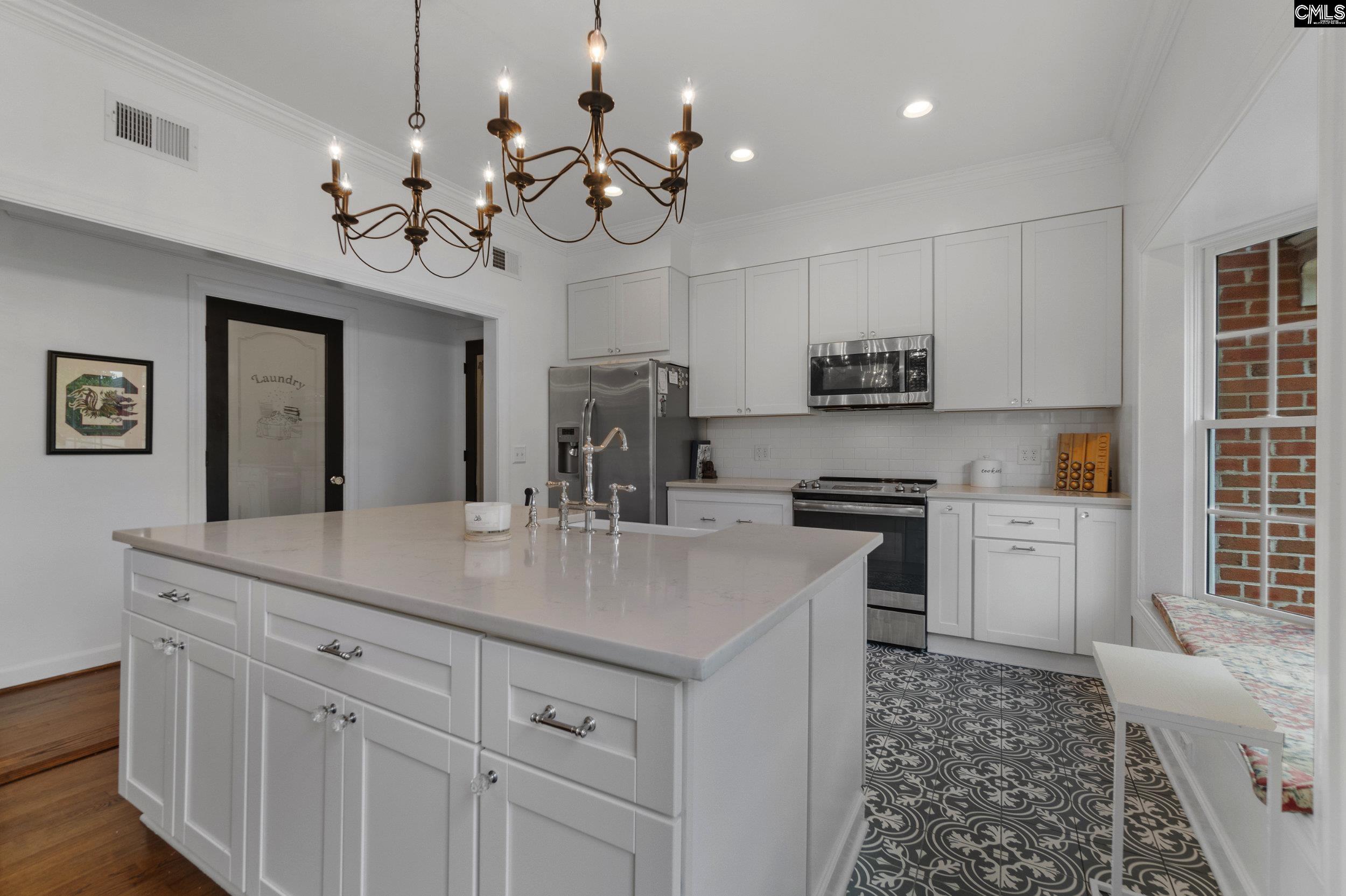 Columbia, South Carolina 29201, United States, 3 Bedrooms Bedrooms, ,4 BathroomsBathrooms,Residential,Pending,42909