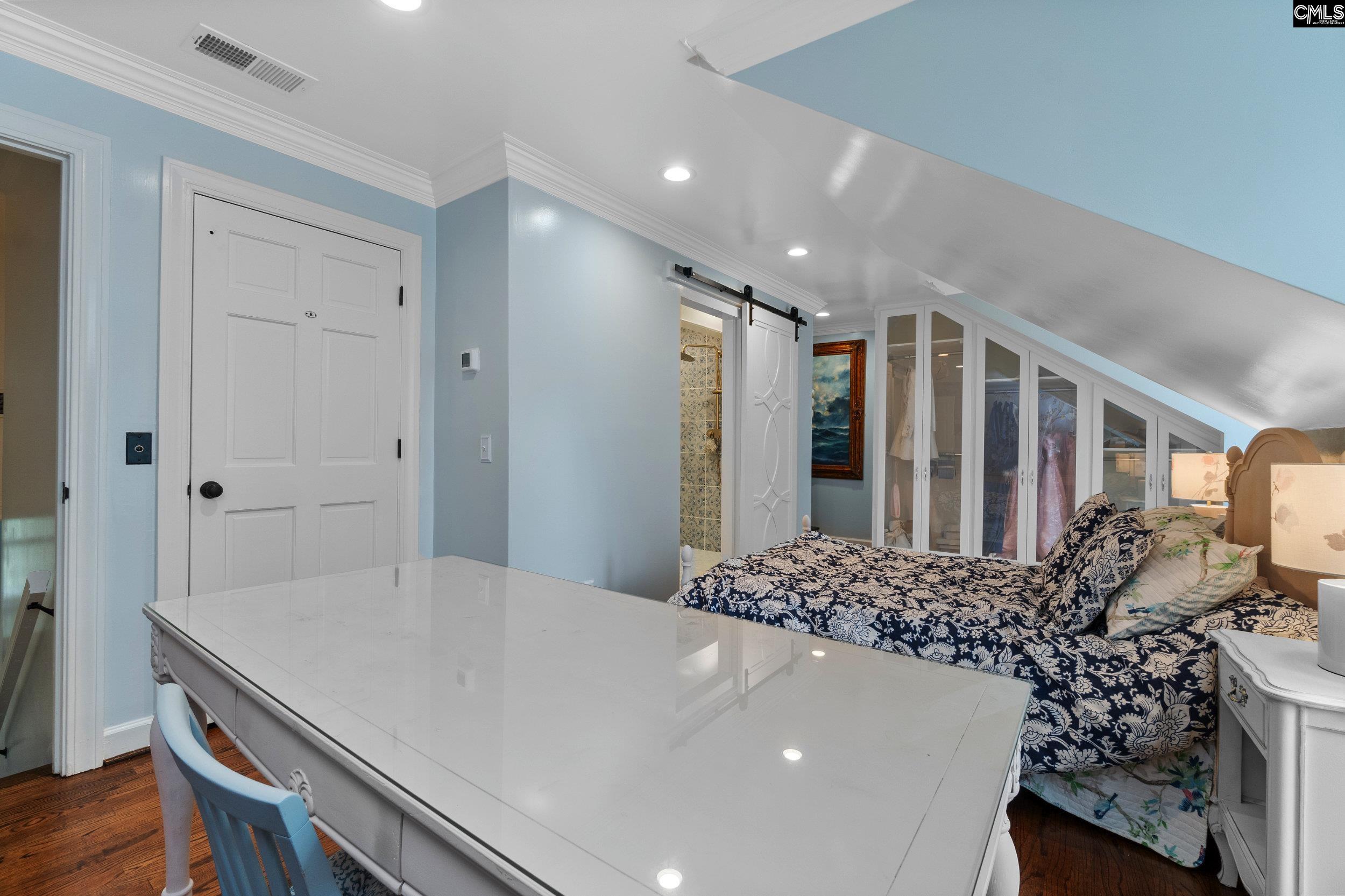 Columbia, South Carolina 29201, United States, 3 Bedrooms Bedrooms, ,4 BathroomsBathrooms,Residential,Pending,42909