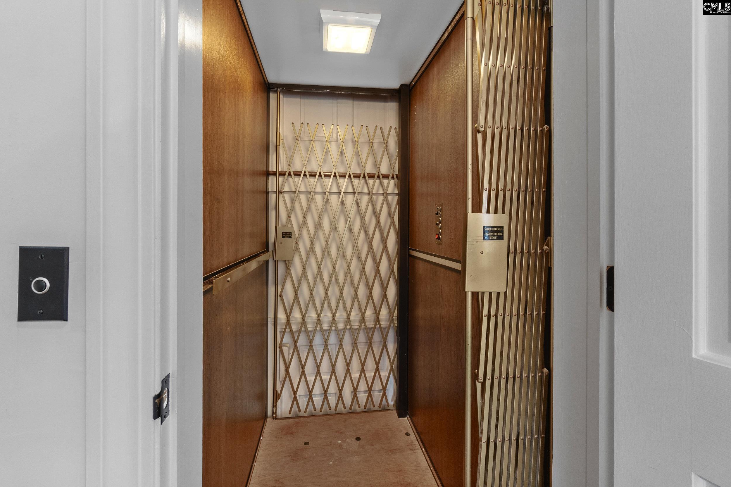 Columbia, South Carolina 29201, United States, 3 Bedrooms Bedrooms, ,4 BathroomsBathrooms,Residential,Pending,42909