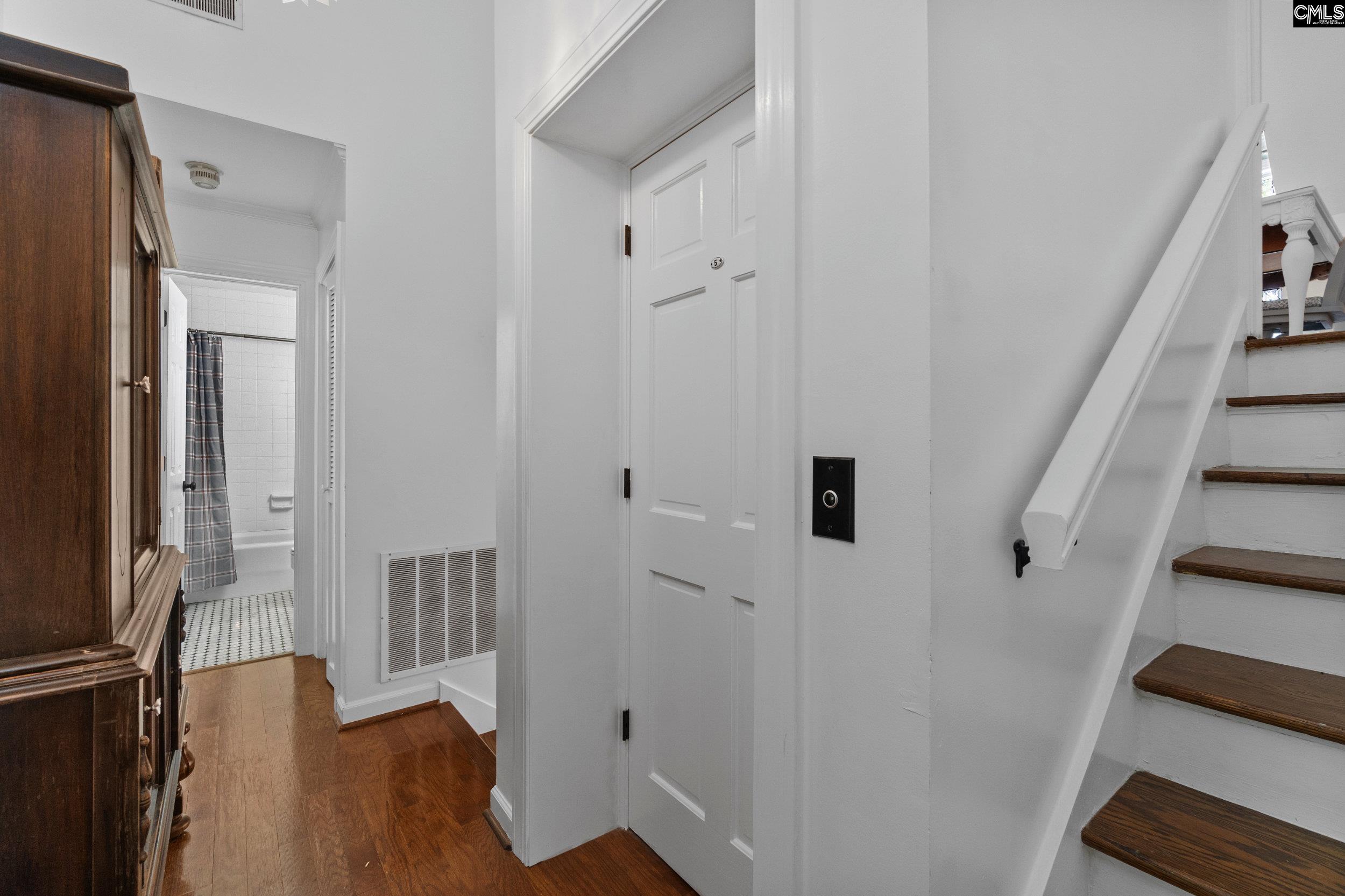 Columbia, South Carolina 29201, United States, 3 Bedrooms Bedrooms, ,4 BathroomsBathrooms,Residential,Pending,42909