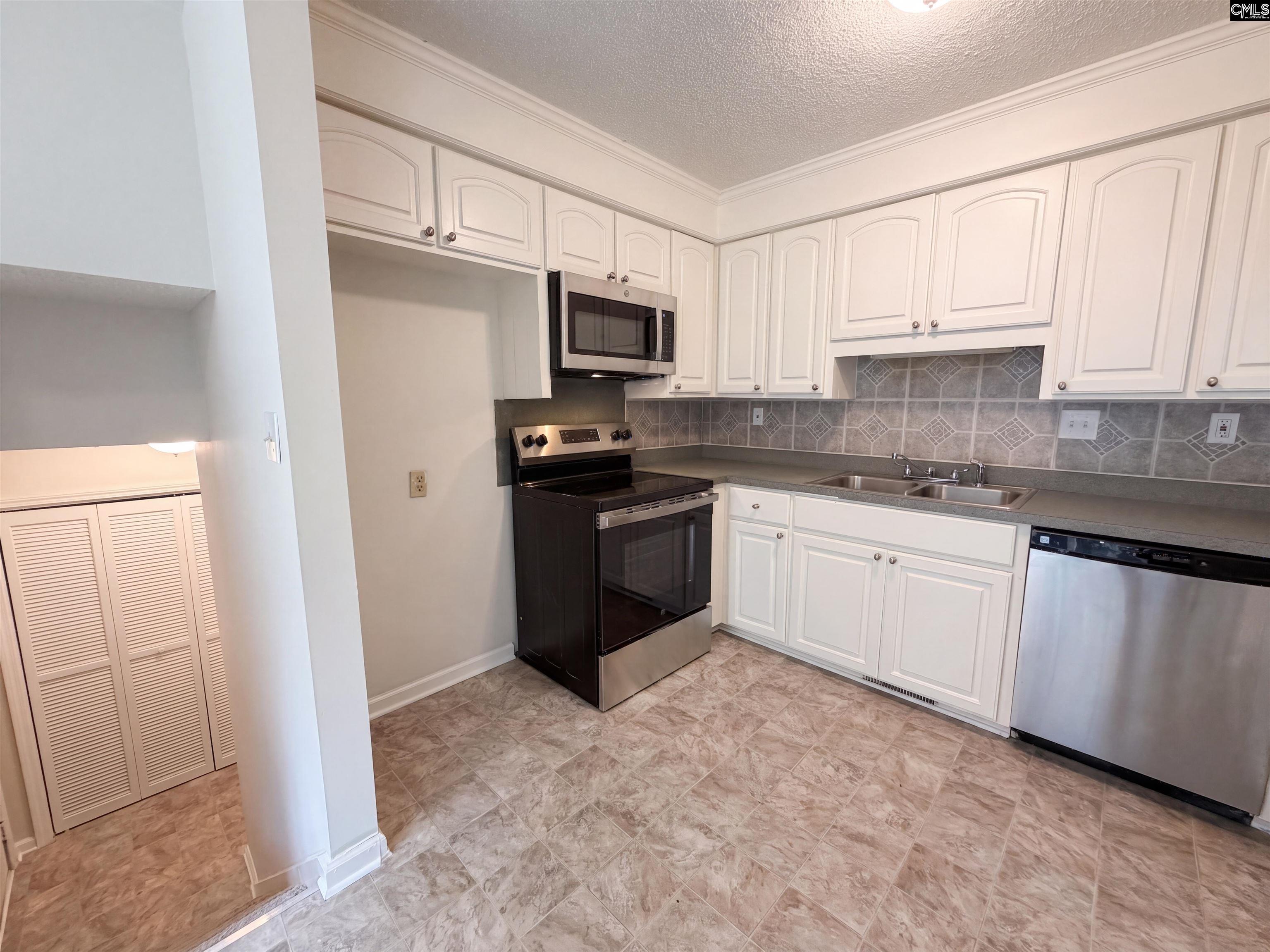 221 Hickory Hill Trail