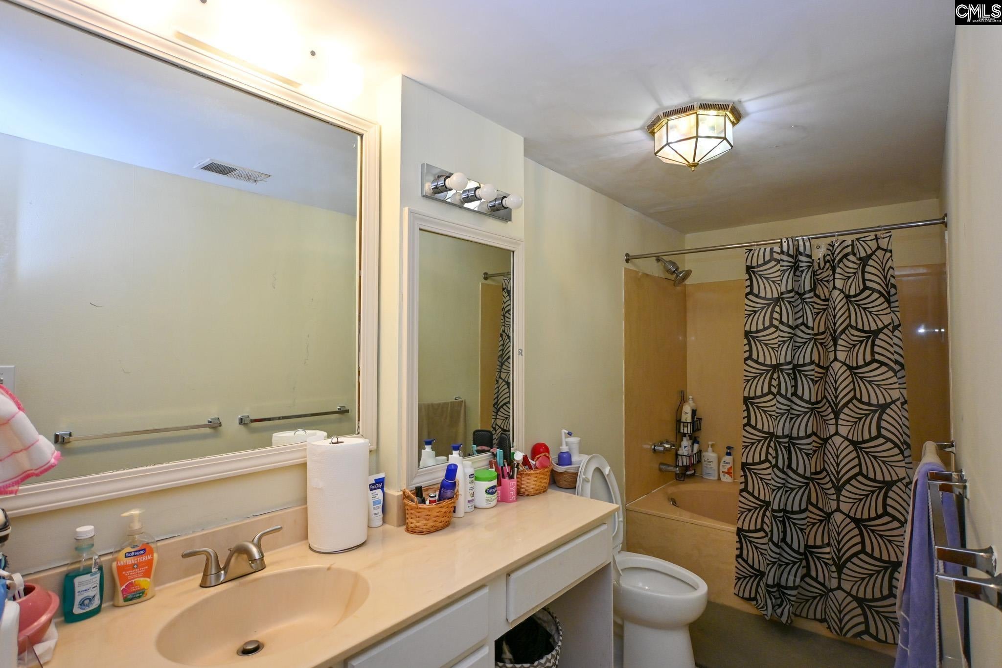 2002 Green Street 404