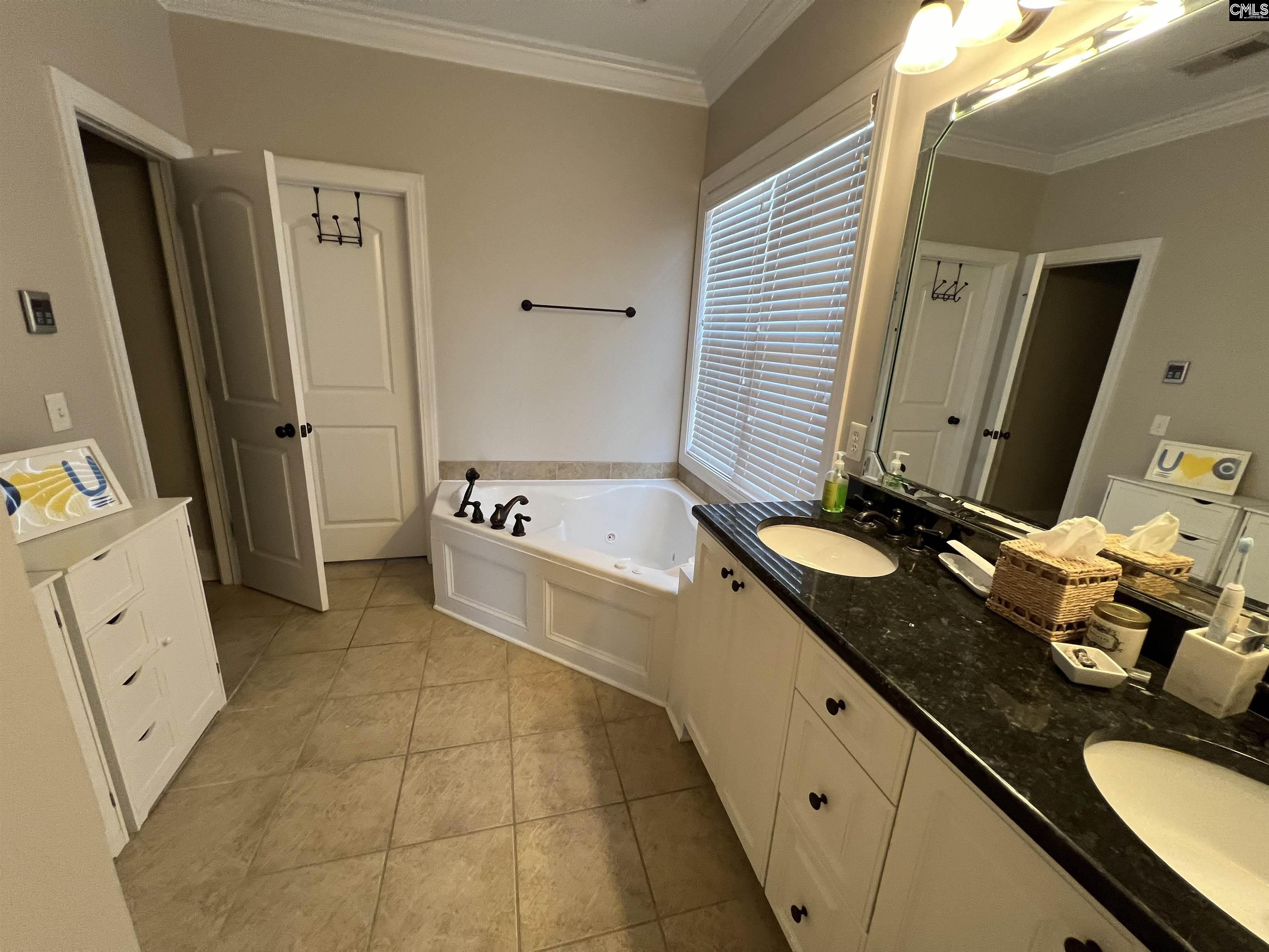 Columbia, South Carolina 29201, United States, 4 Bedrooms Bedrooms, ,4 BathroomsBathrooms,Residential,Pending,47536