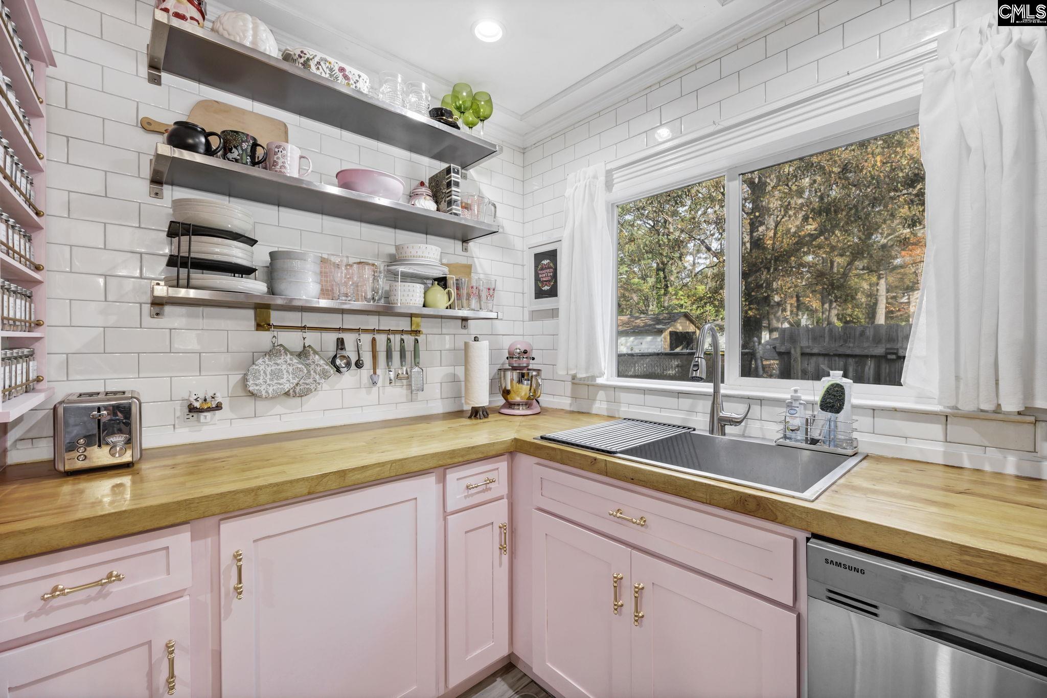 Columbia, South Carolina 29206, United States, 2 Bedrooms Bedrooms, ,1 BathroomBathrooms,Residential,Pending,27408