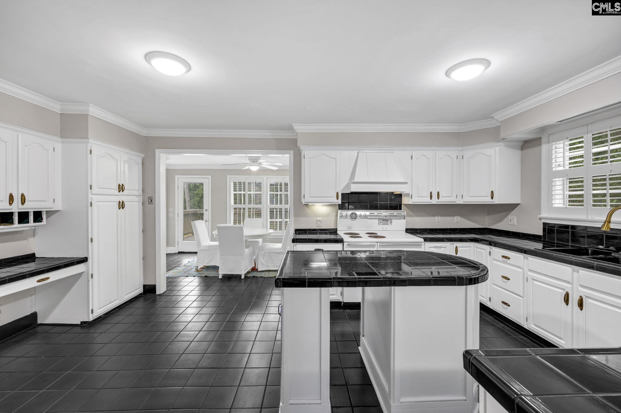 Columbia, South Carolina 29206, United States, 3 Bedrooms Bedrooms, ,3 BathroomsBathrooms,Residential,Pending,31611