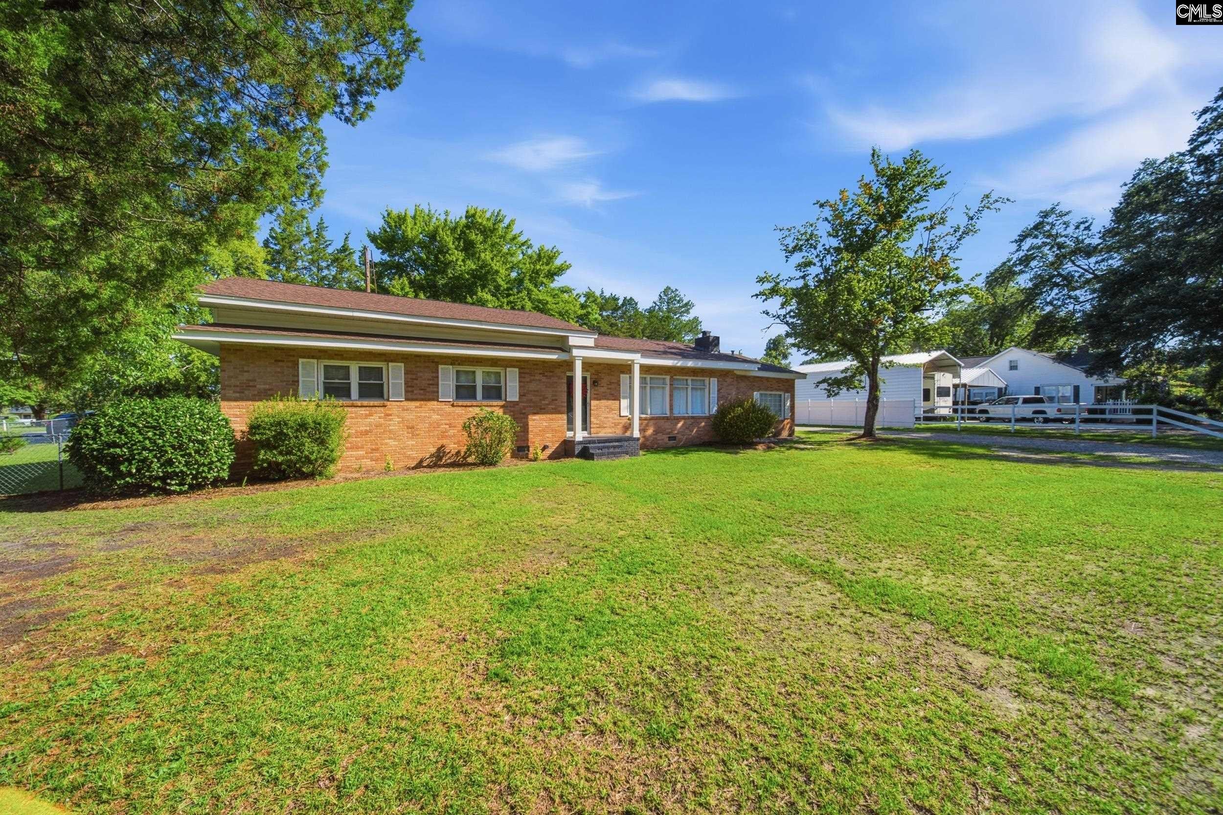 215 Summerland Avenue - Photo 2