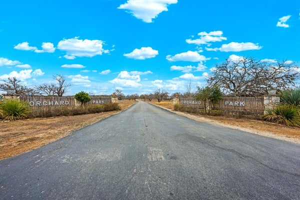 131 ORCHARD PARK BLVD, MEDINA, TX 78055 - Image ecac8066dbbc60c5b57df52c8c0159a8/1229568743