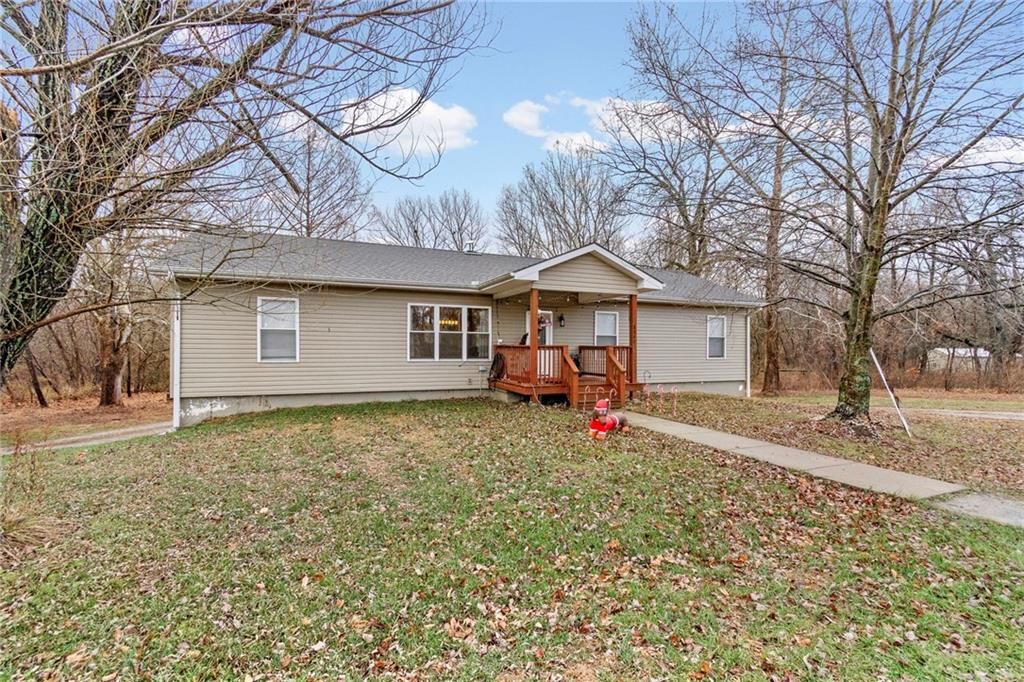 Photo of 8846 SE HWY 69 Street, Cameron, MO 64429 (MLS # 2592722)