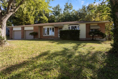 Photo of 8431 Glenwood Street, Overland Park, KS 66212 (MLS # 2646728)