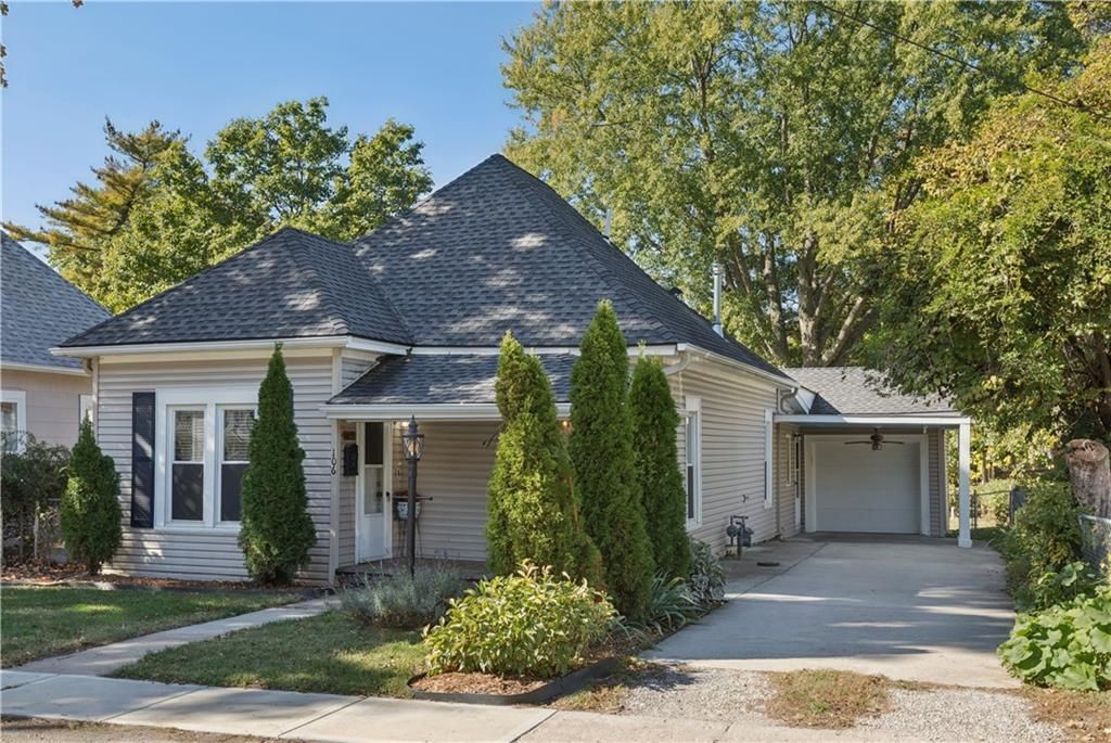 Photo of 106 Suddarth Street, Liberty, MO 64068 (MLS # 2583268)