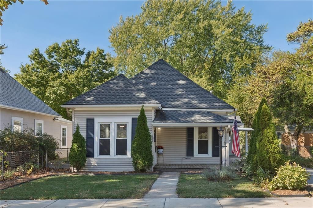 Photo of 106 Suddarth Street, Liberty, MO 64068 (MLS # 2583268)